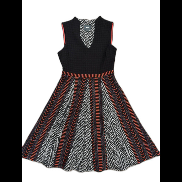 Anthropologie Dresses & Skirts - Maeve Anthropologie Womens Fit & Flair Knit Dress Size 2 Geometric Print V Neck